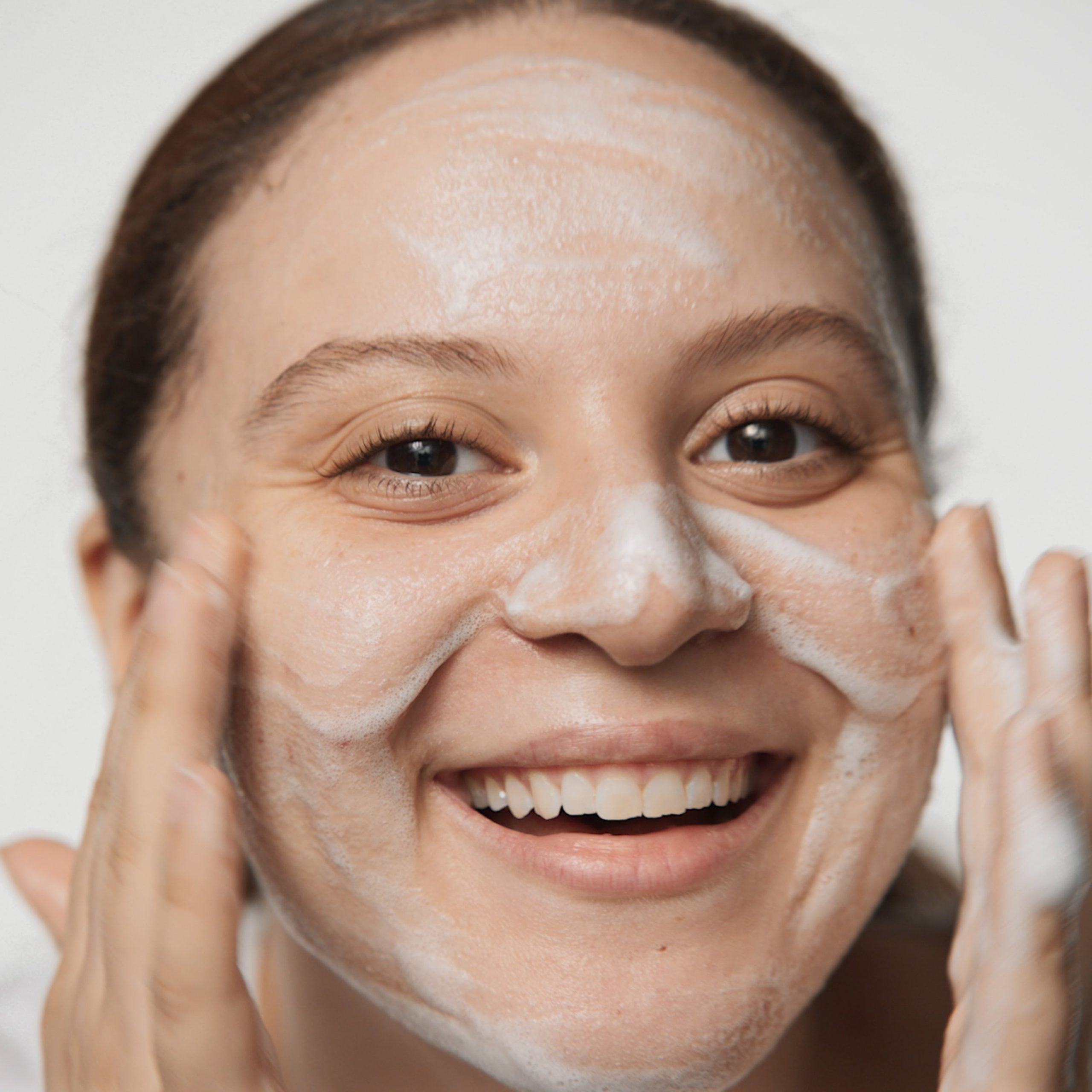 Acne Solutions? Cleansing Foam - Image 5