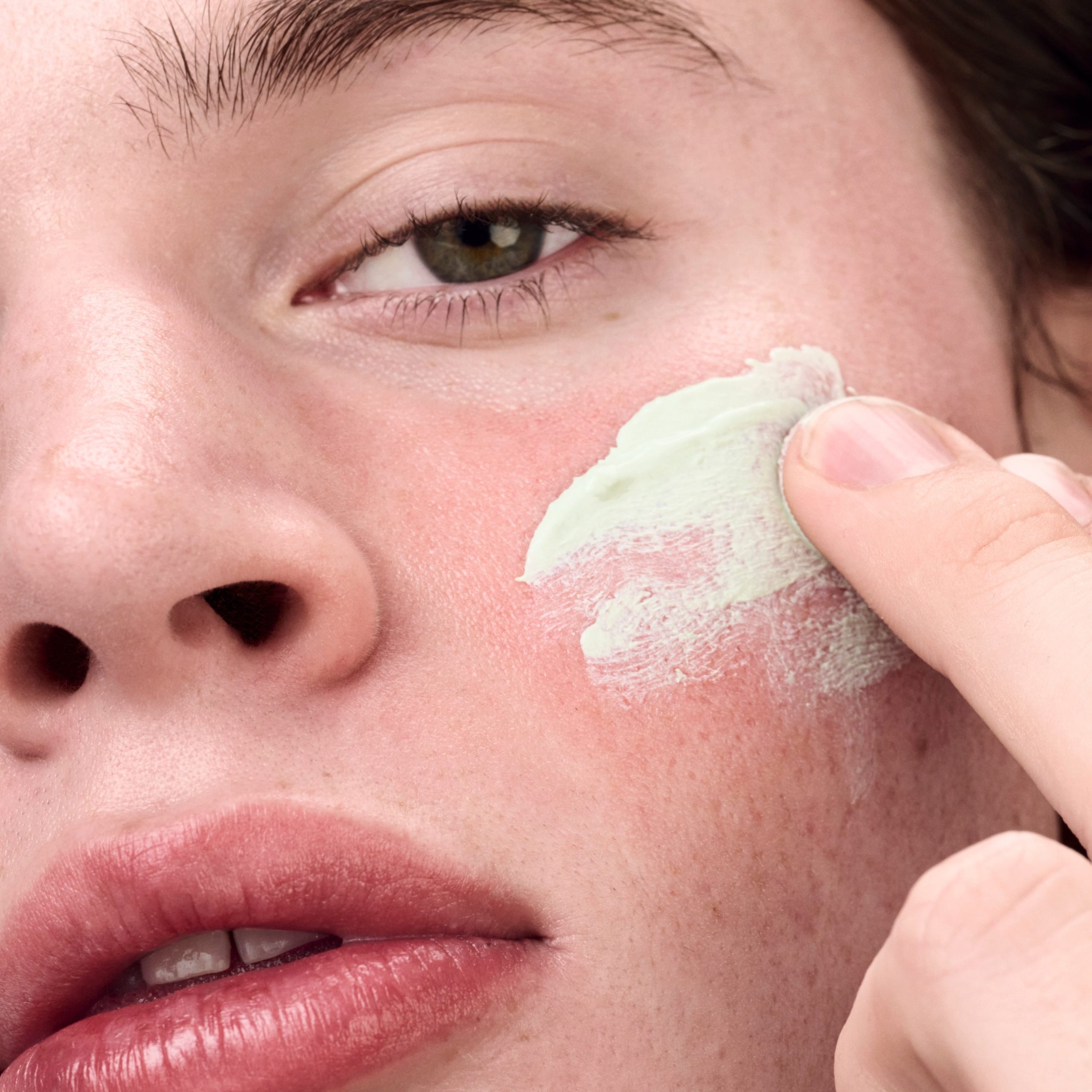 Redness Solutions Daily Protective Base Broad Spectrum SPF 15 - Image 2