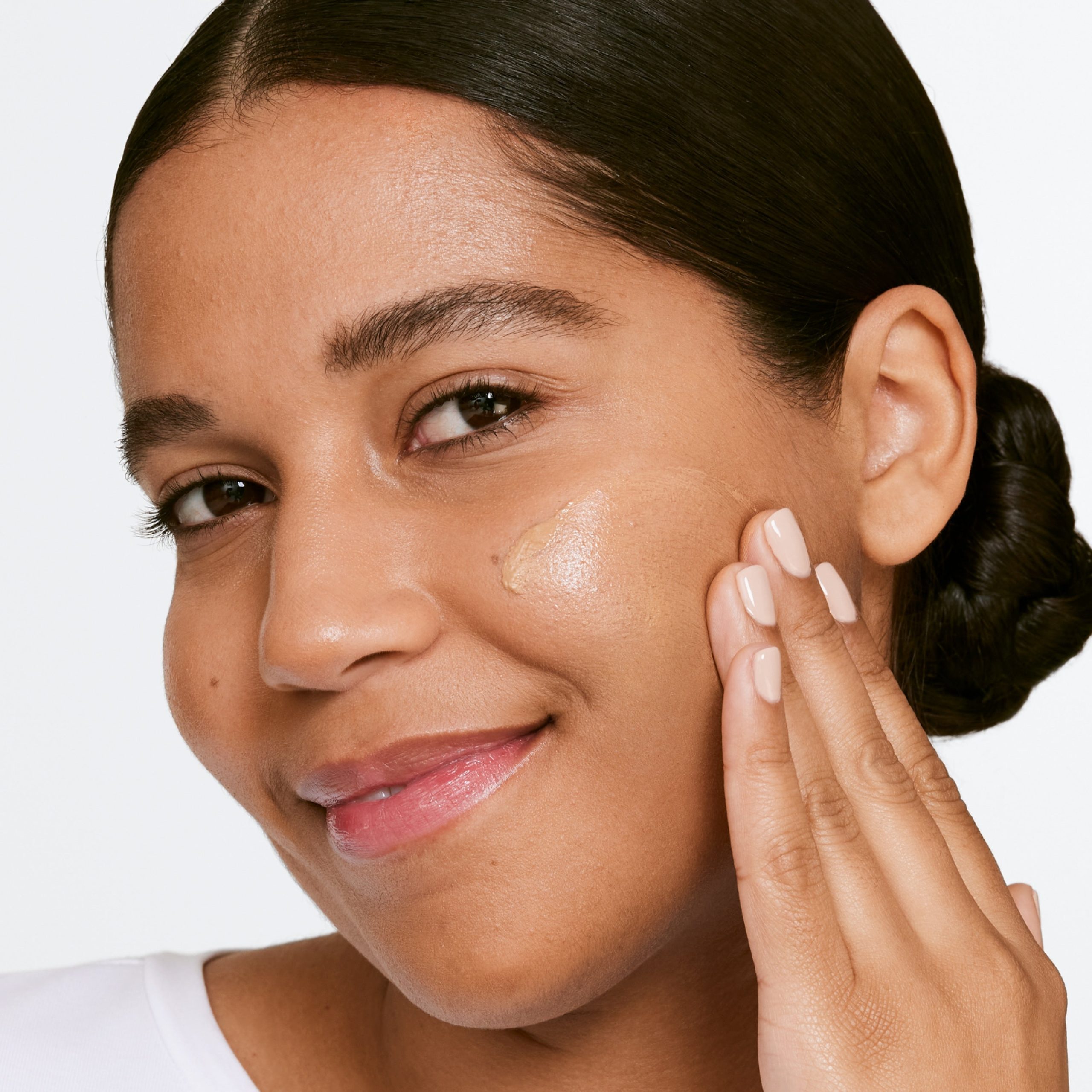 Moisture Surge? Sheertint Hydrator Broad Spectrum SPF 25 - Image 5