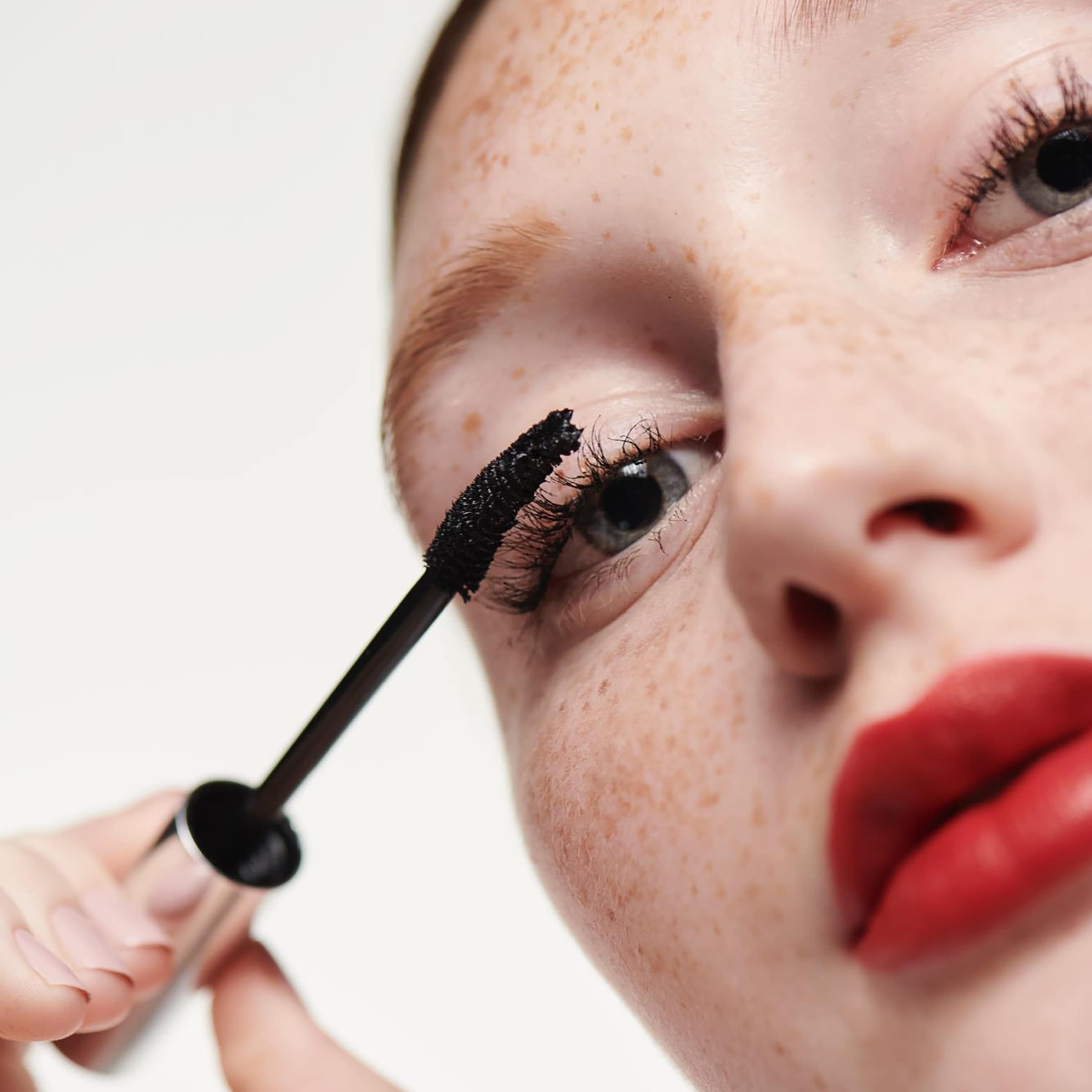 High Impact? Zero Gravity Mascara - Image 7